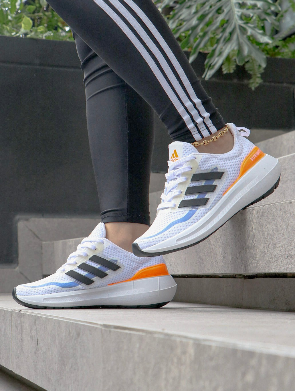 ULTRABOOST 719 - Unisex