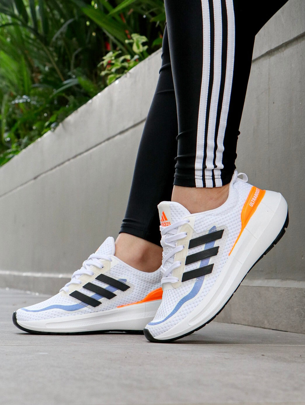 ULTRABOOST 719 - Unisex