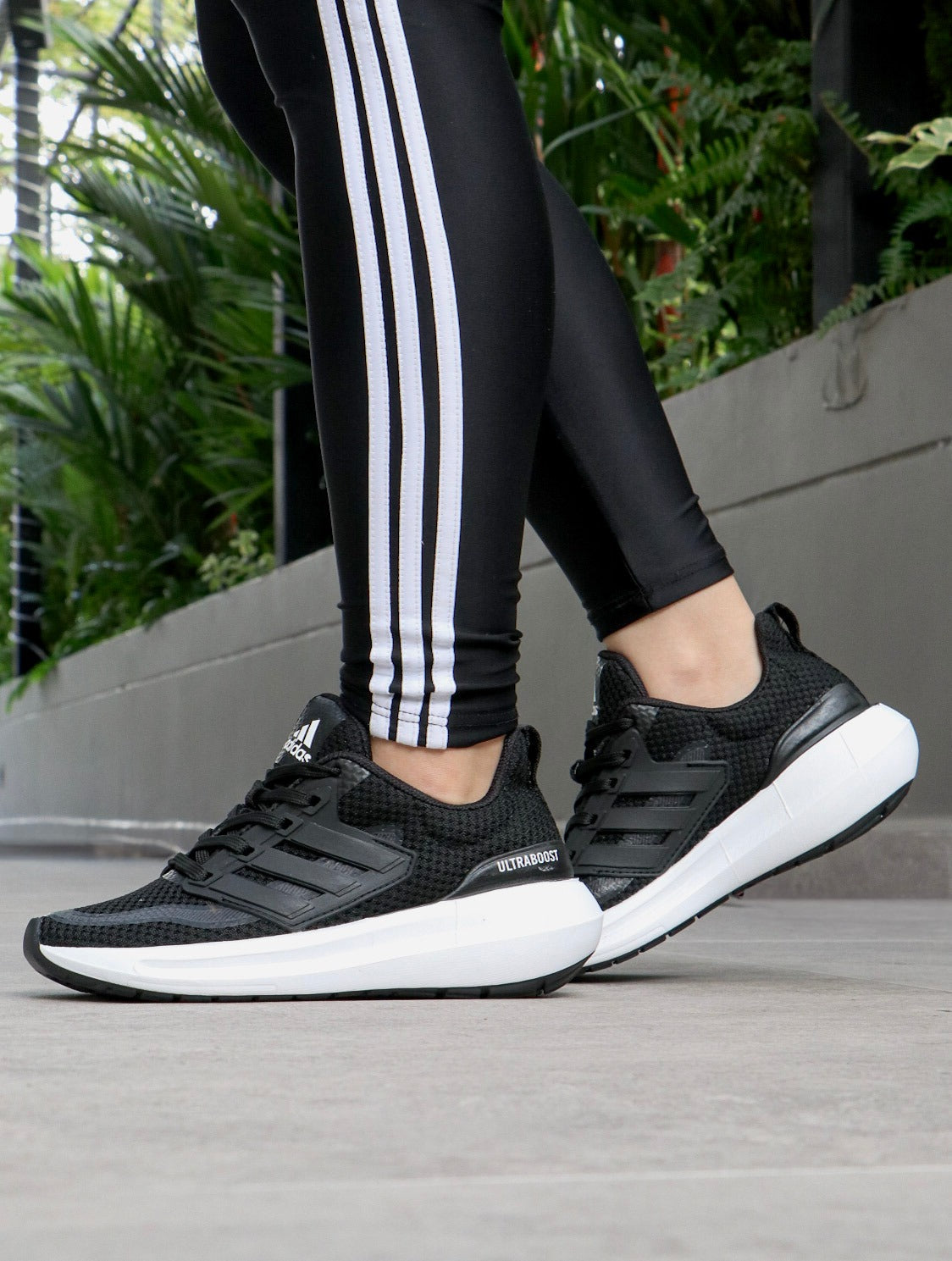 ULTRABOOST 719 - Unisex