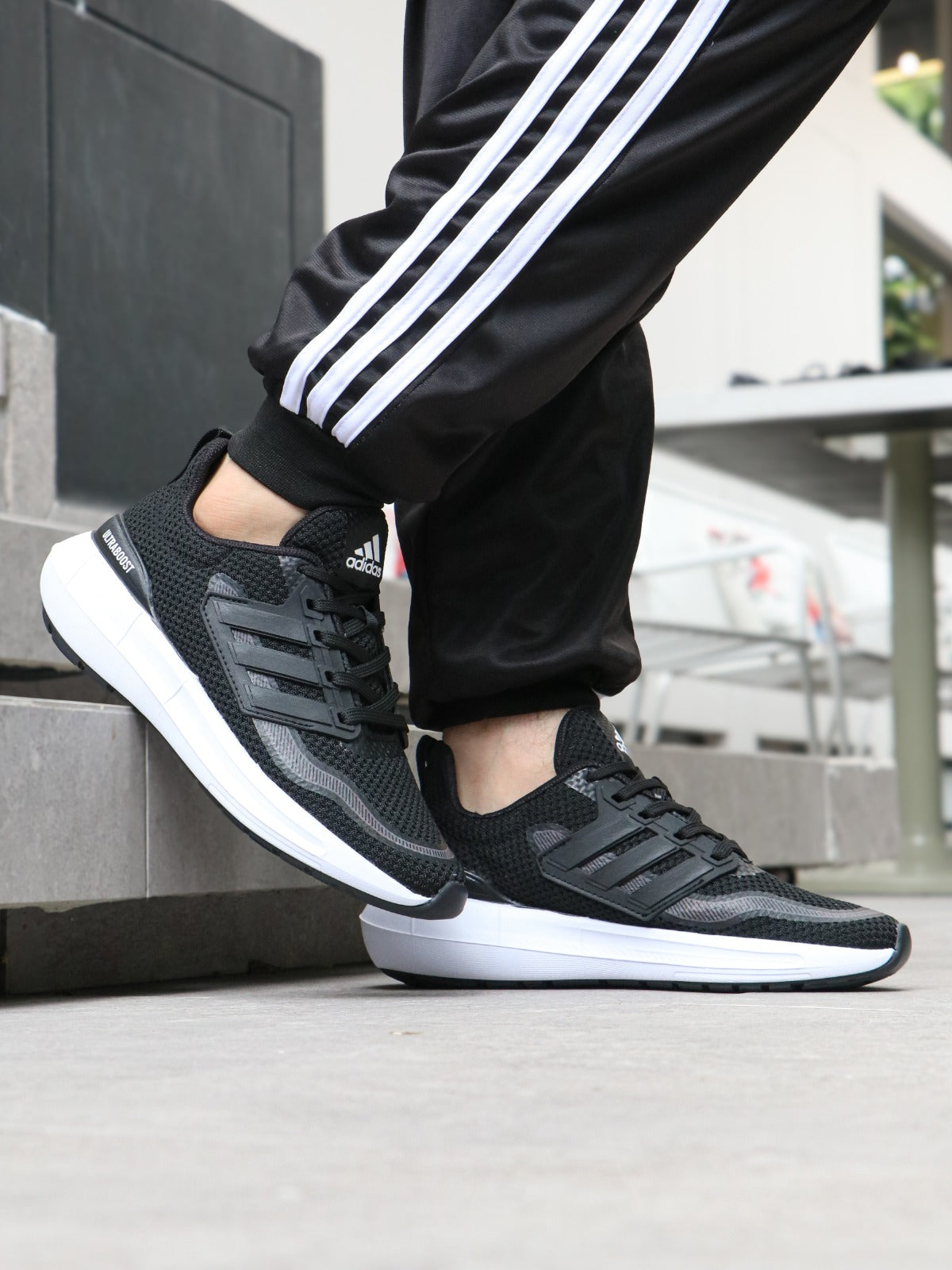 ULTRABOOST 719 - Unisex