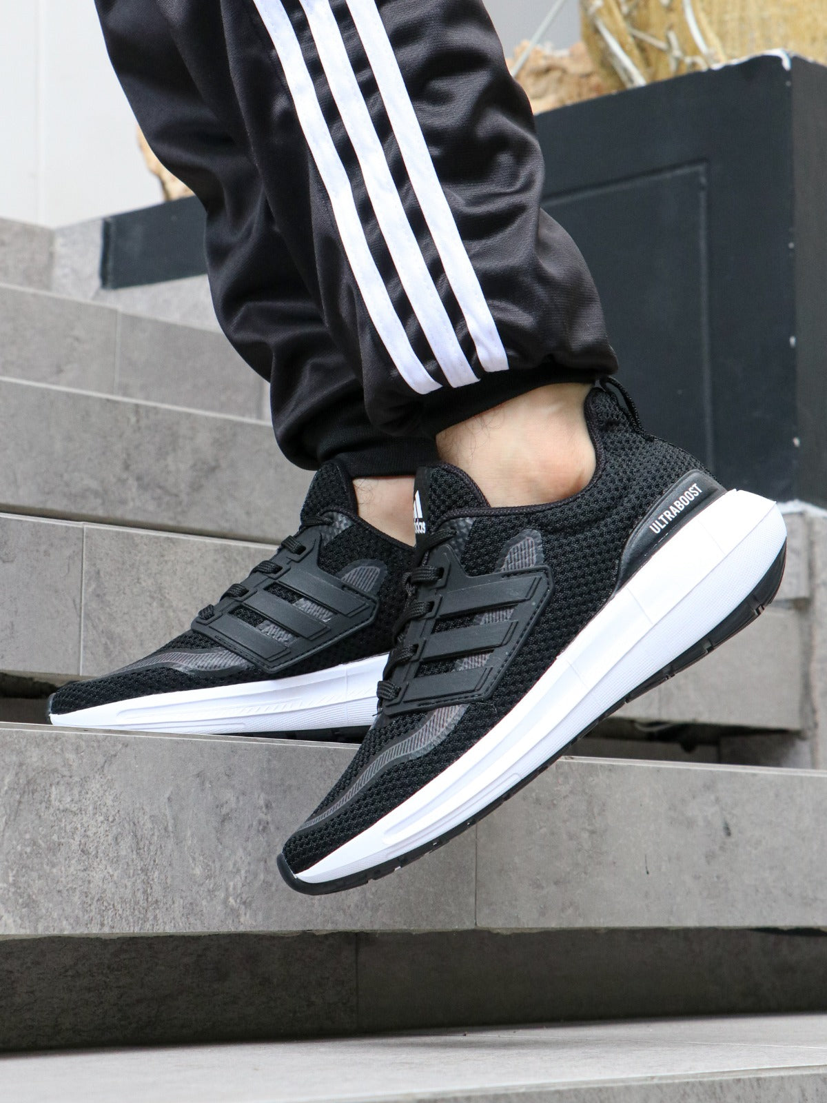 ULTRABOOST 719 - Unisex